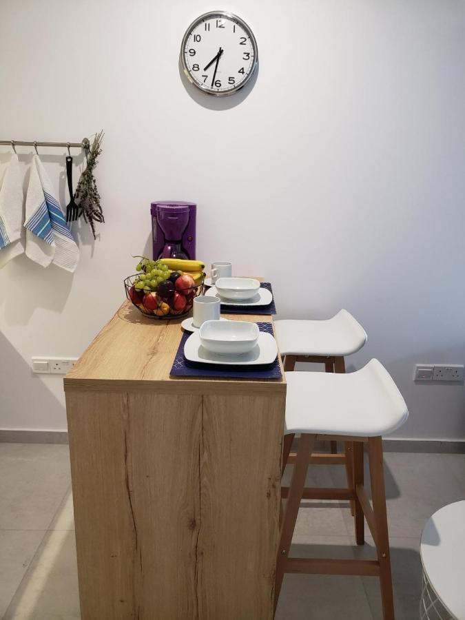 Modern & Cozy Studio W/ Backyard Near City Center 레메소스 외부 사진