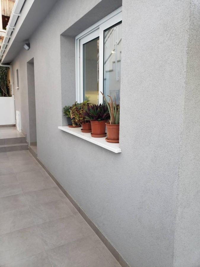 Modern & Cozy Studio W/ Backyard Near City Center 레메소스 외부 사진