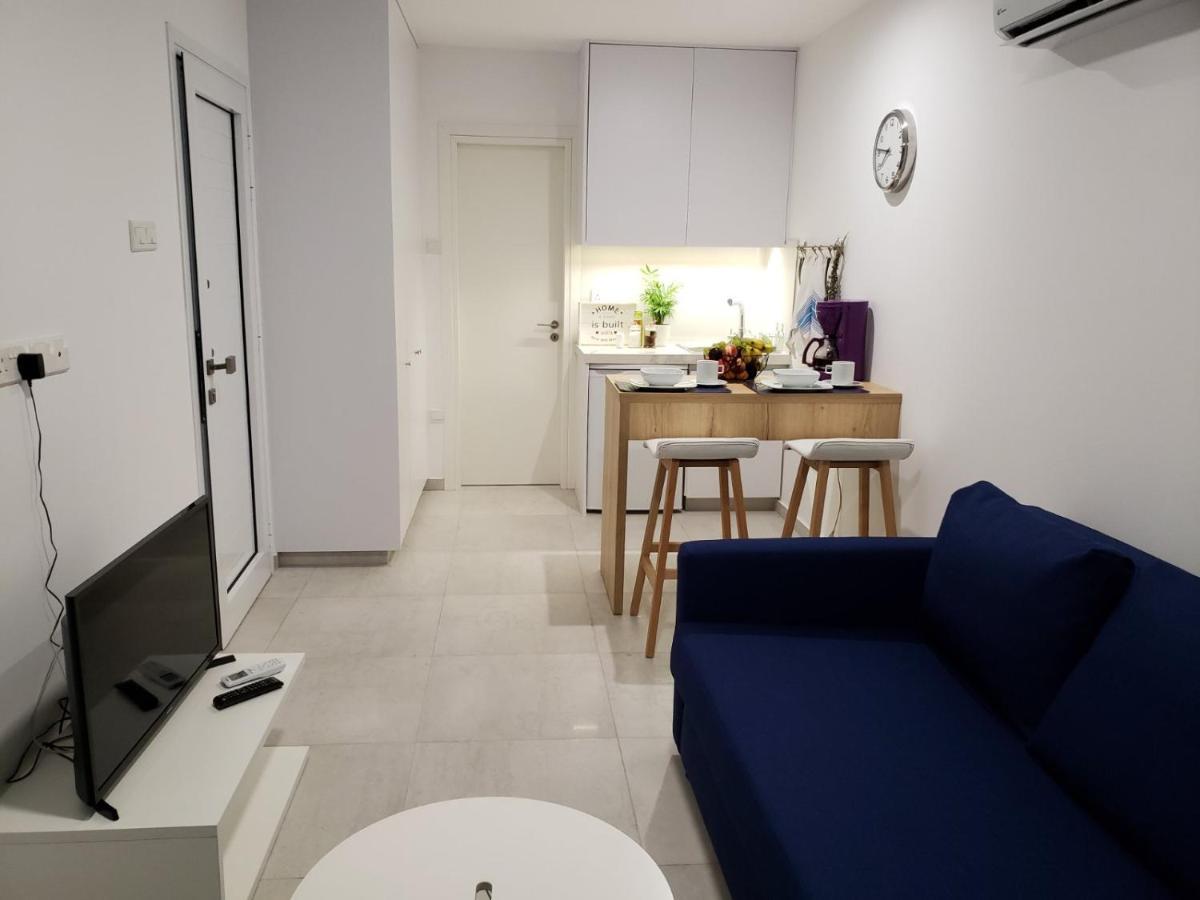 Modern & Cozy Studio W/ Backyard Near City Center 레메소스 외부 사진