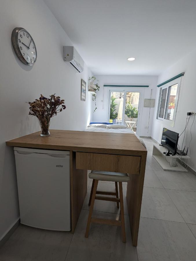 Modern & Cozy Studio W/ Backyard Near City Center 레메소스 외부 사진