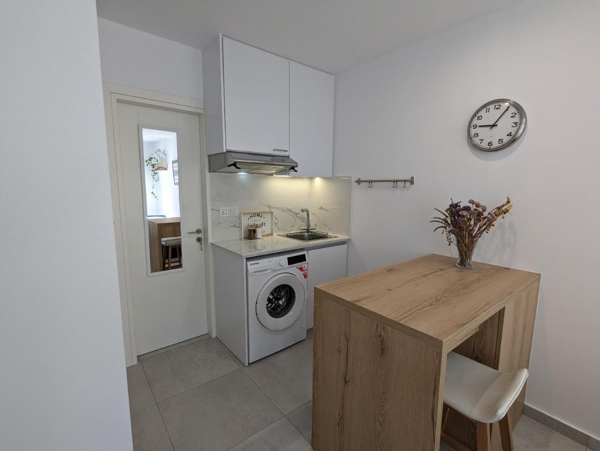 Modern & Cozy Studio W/ Backyard Near City Center 레메소스 외부 사진